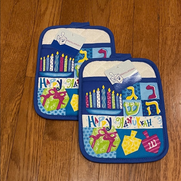 Hanukkah Kitchen Mitts, Towels and Potholder - Picture 4 of 8